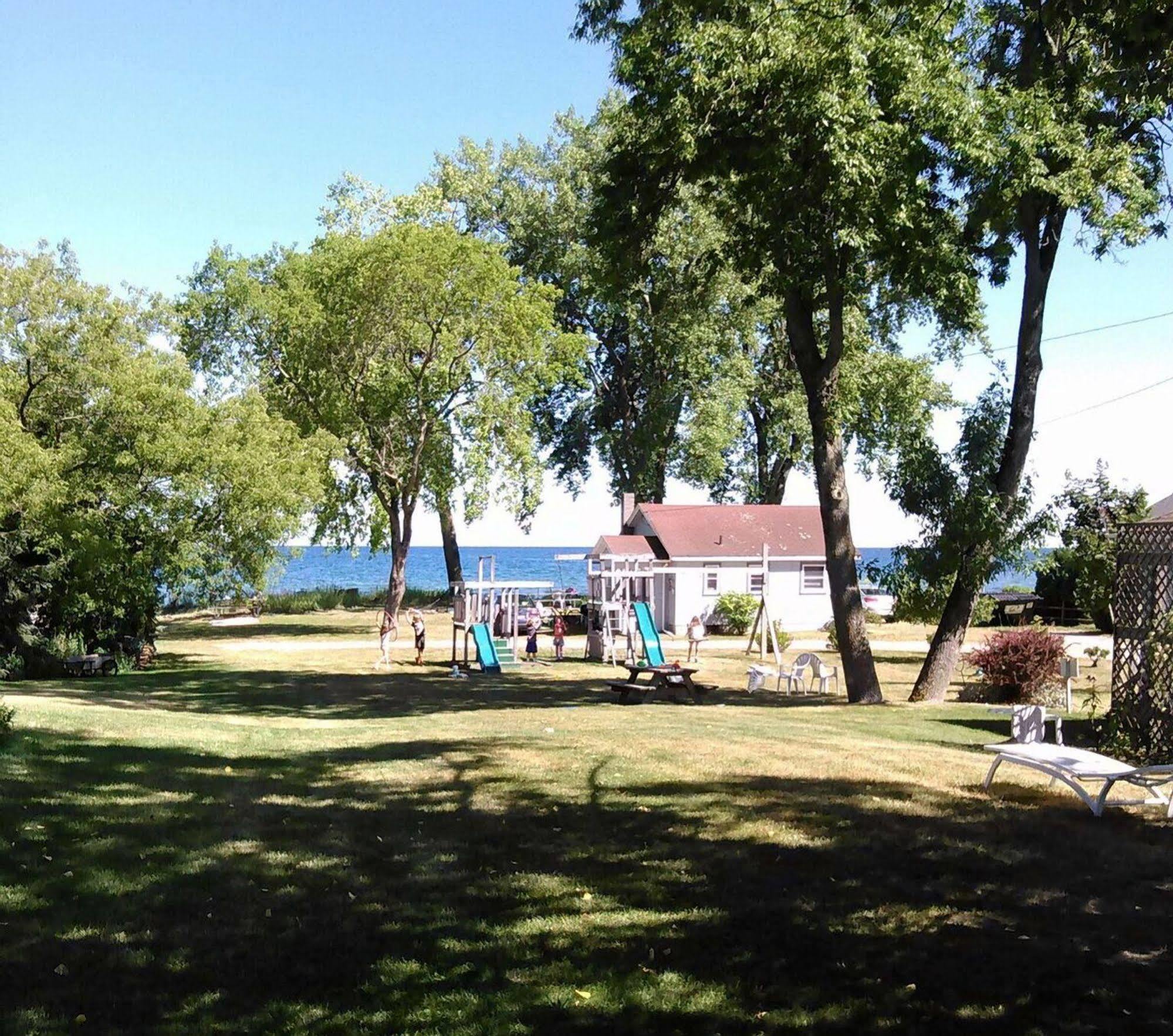 Square Rigger Resort *